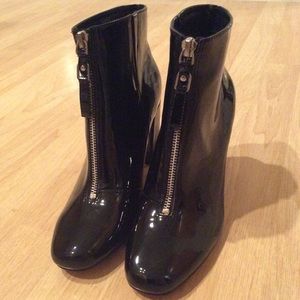 NWOT Tahari Patent Leather SARAH Boots